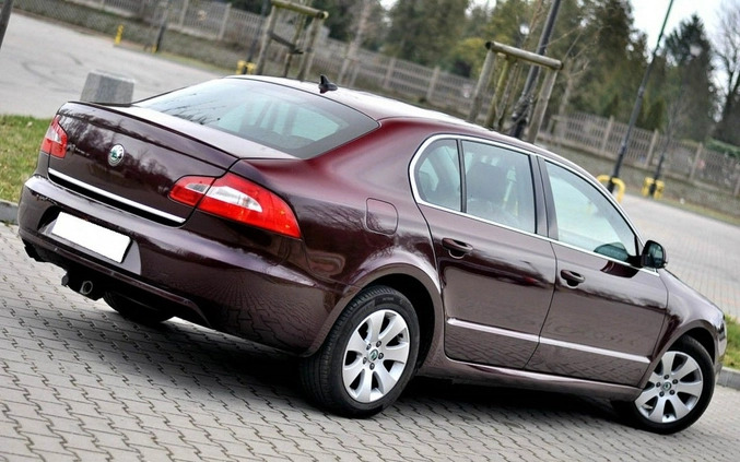 Skoda Superb cena 29900 przebieg: 240000, rok produkcji 2011 z Złotów małe 379